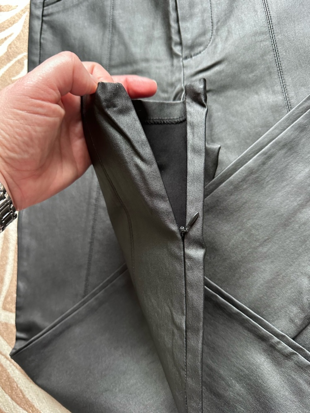 Zara Black Faux Leather Leggings with Front Seam Detail - Picture 4 of 7